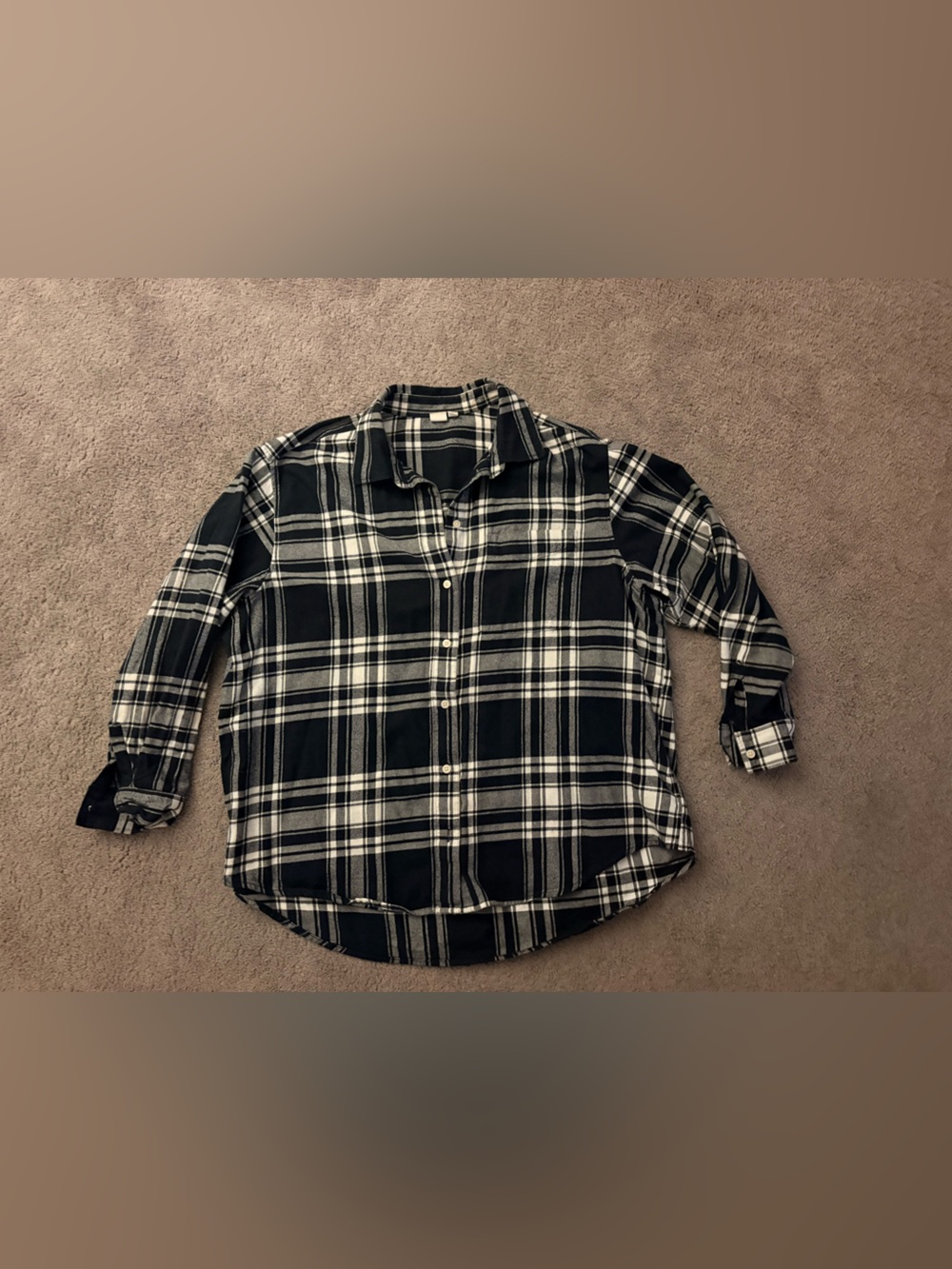 GAP Black and White Plaid Flannel Casual Button-Down Shirt